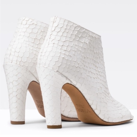Vince White Sierra-3 Textured Leather Python Snake Print Peep Toe Booties 7.5 - Picture 2 of 10